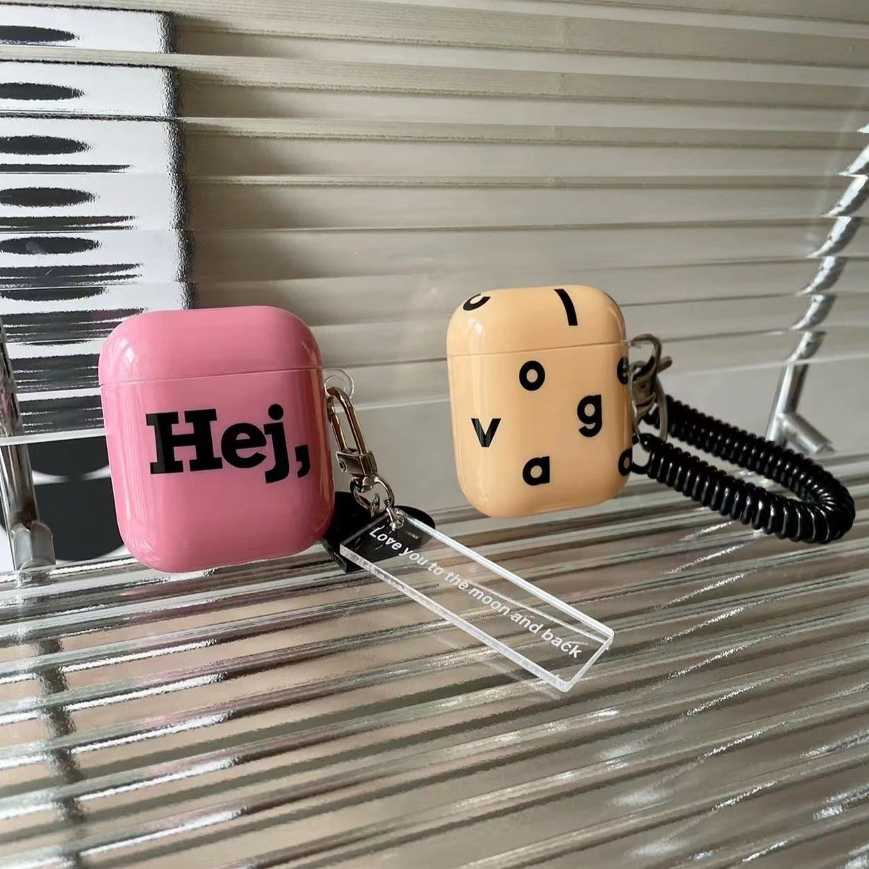 INSINC Kreative, einfache AirPods-Hülle mit niedlichen Buchstaben