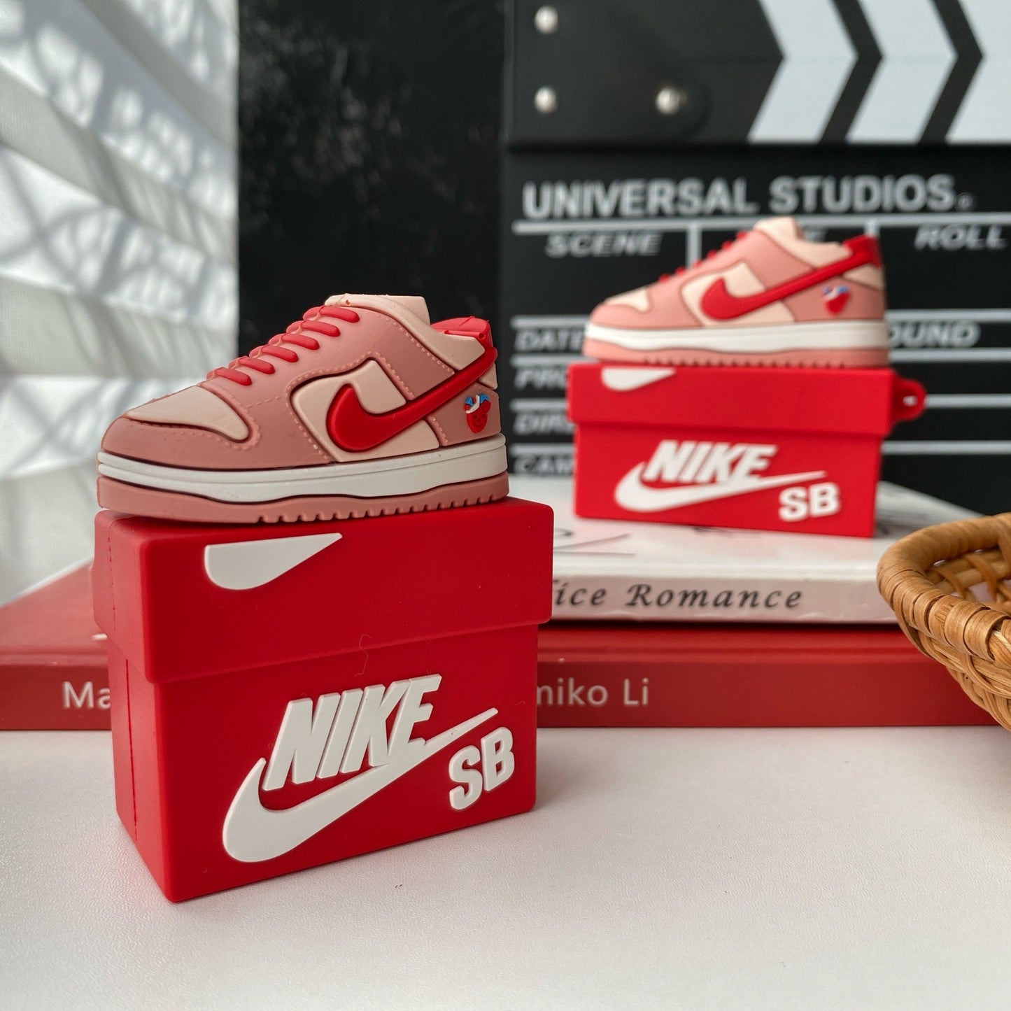INSINC Creative Sneakers Box AirPods-Hülle