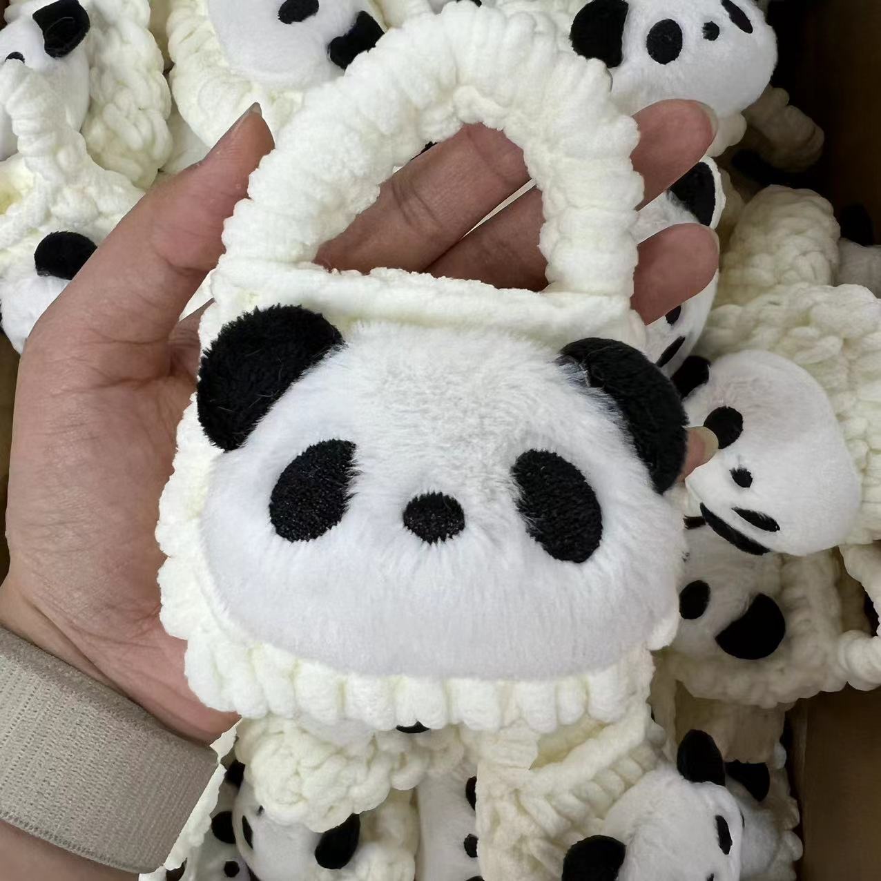 INSNIC Creative Cute Anime Portable Airpodspro3 Cases