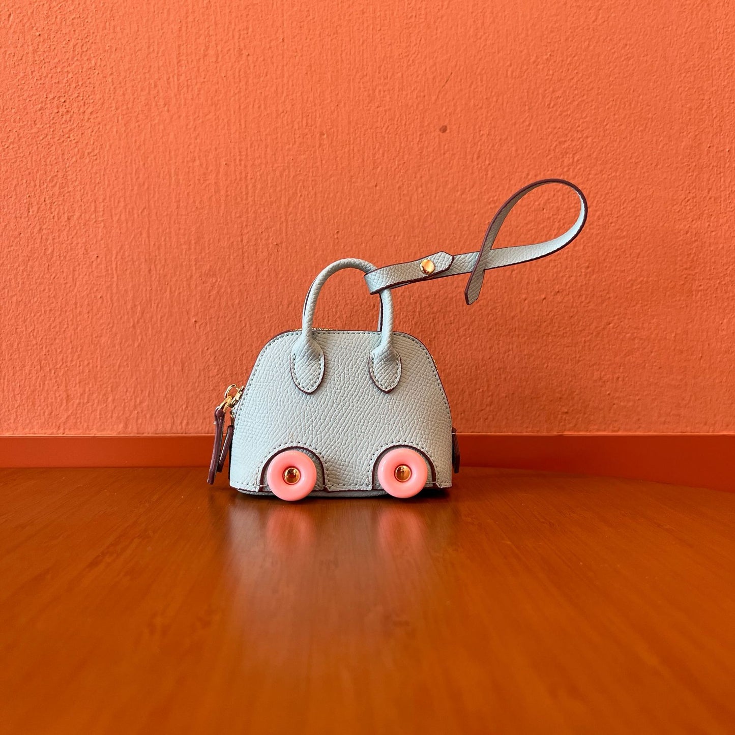 INSNIC Retro Car AirPodspro3 Pouch: Vibrant Mini Vehicle Case