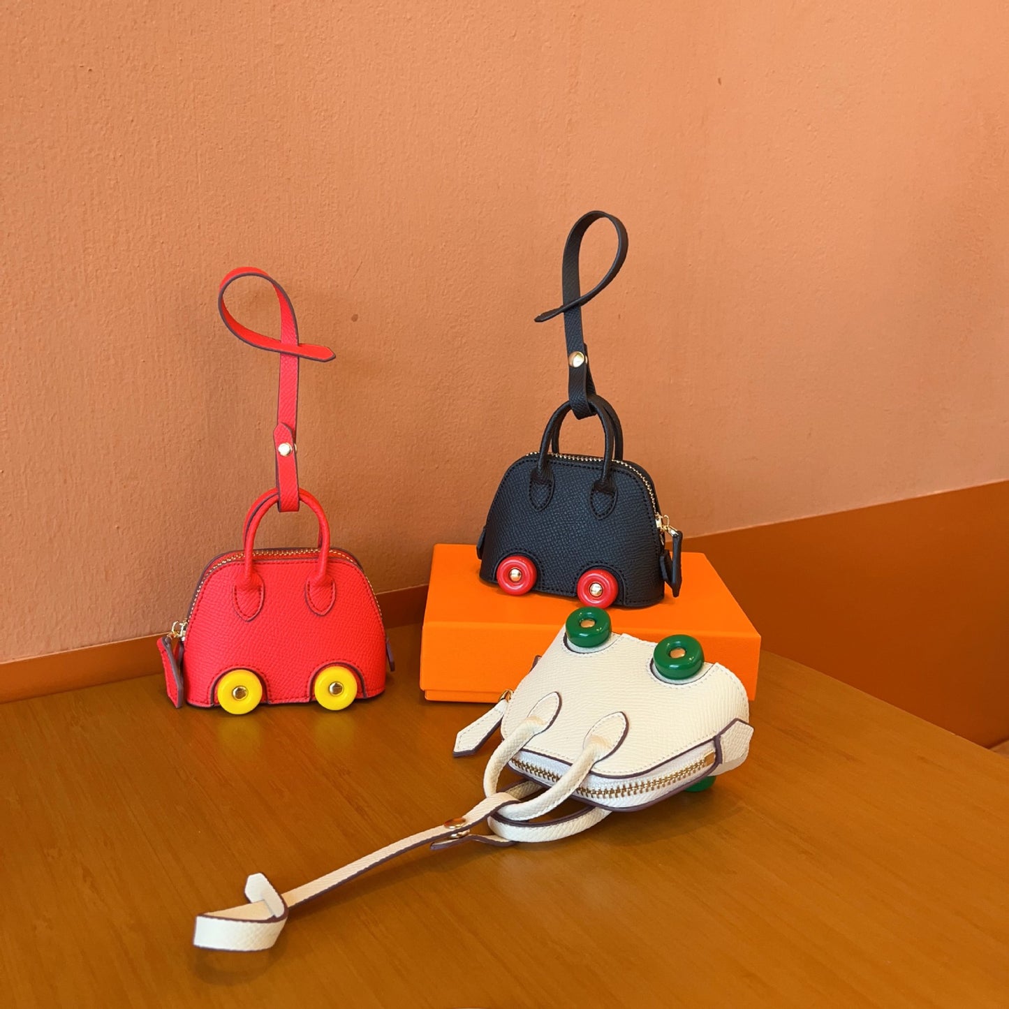 INSNIC Retro Car AirPodspro3 Pouch: Vibrant Mini Vehicle Case