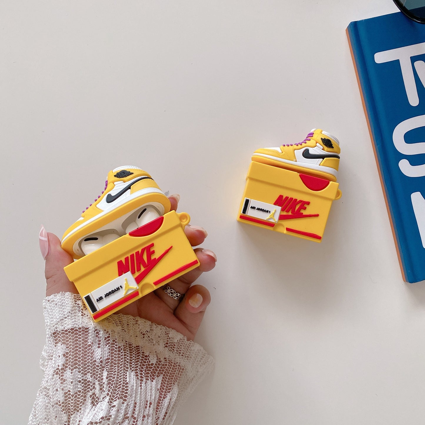 INSINC Creative Sneakers Box AirPods-Hülle